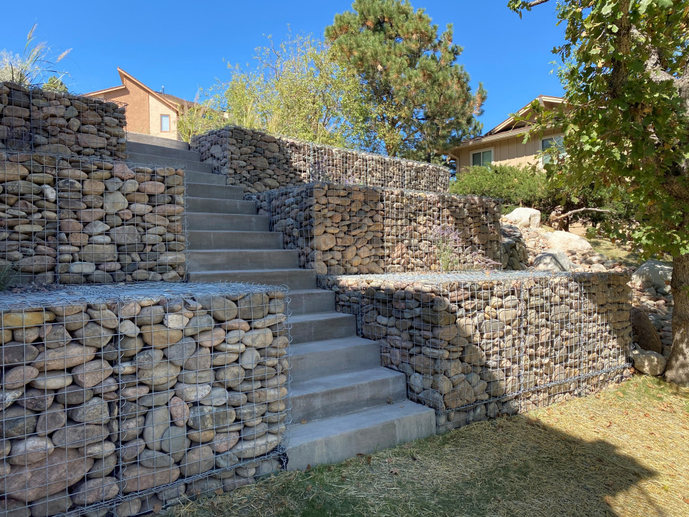 They are also increasingly used in construction applications.Gabion baskets are made of high quality steel wire and are extensively galvanized.