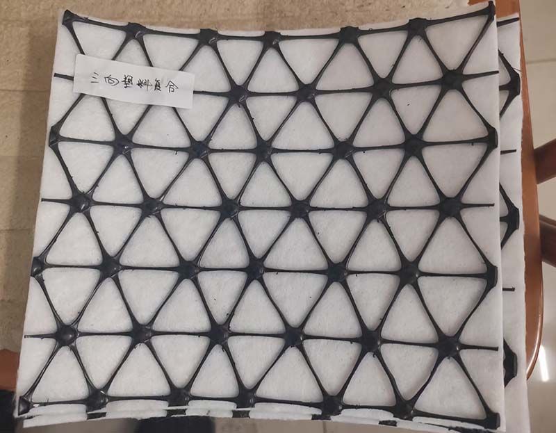 Triaxial geogrid
