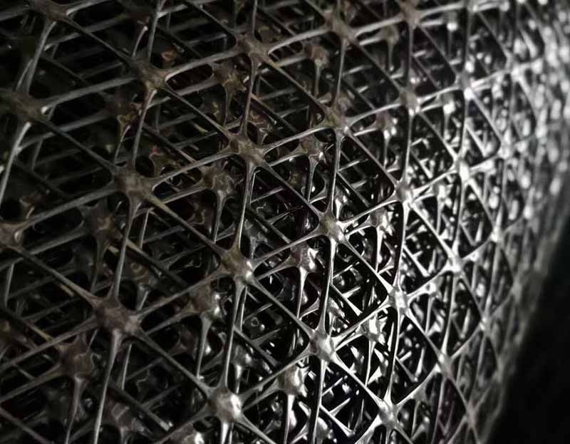 Triaxial geogrid